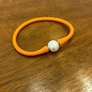 Elastic rubber bracelet with pearl